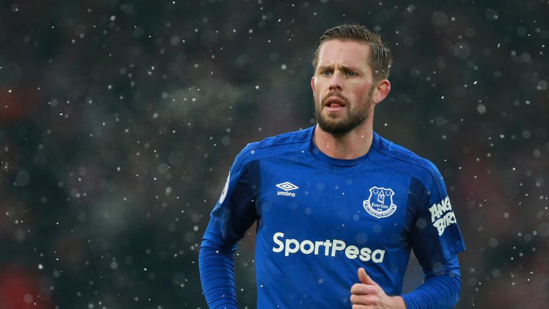 英超球队利用GPS数据调整赛中跑动策略的实践，英超一场比赛跑动距离