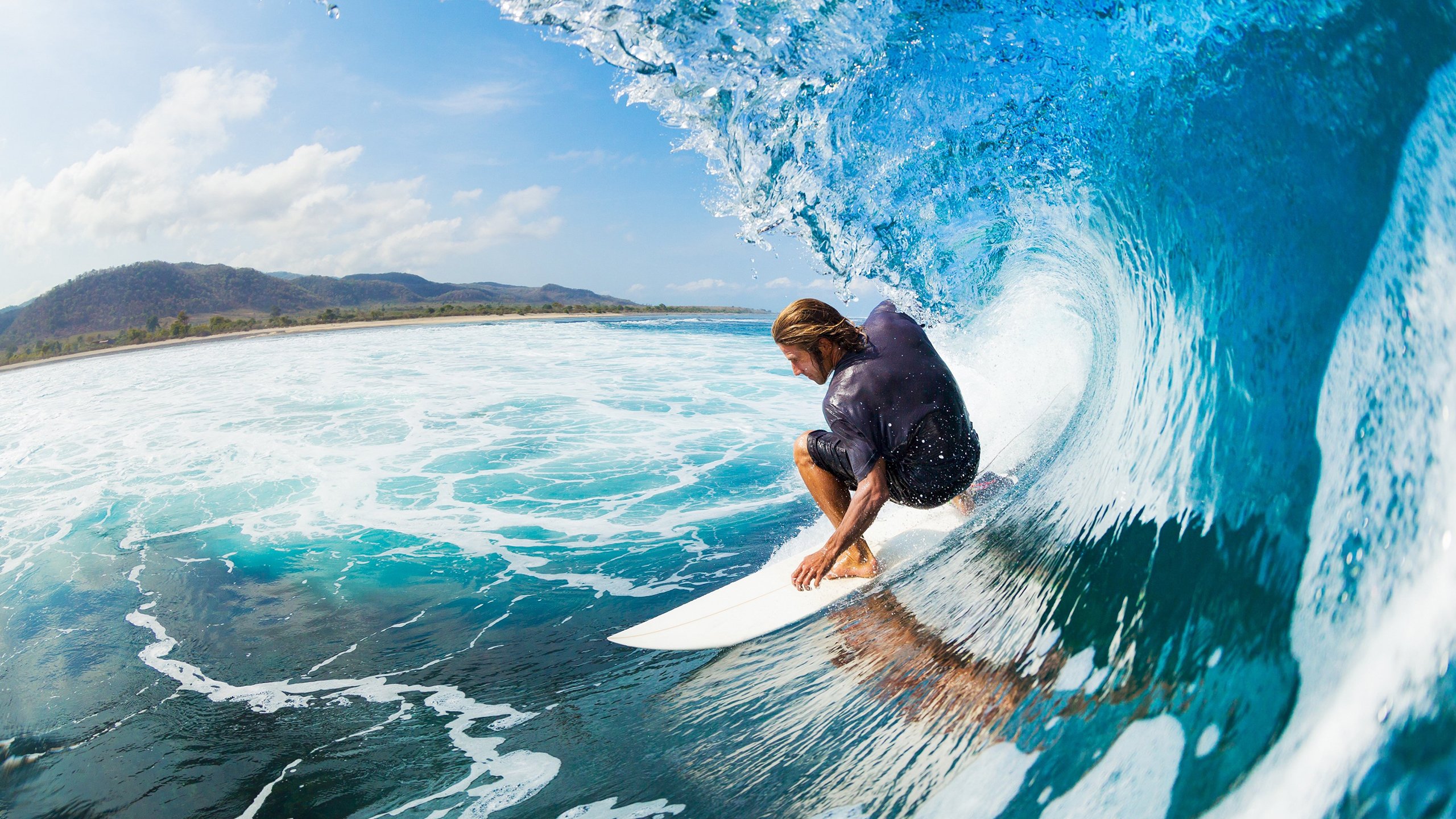 球迷狂欢节：全球各地的重要足球庆典，足球球迷欢呼