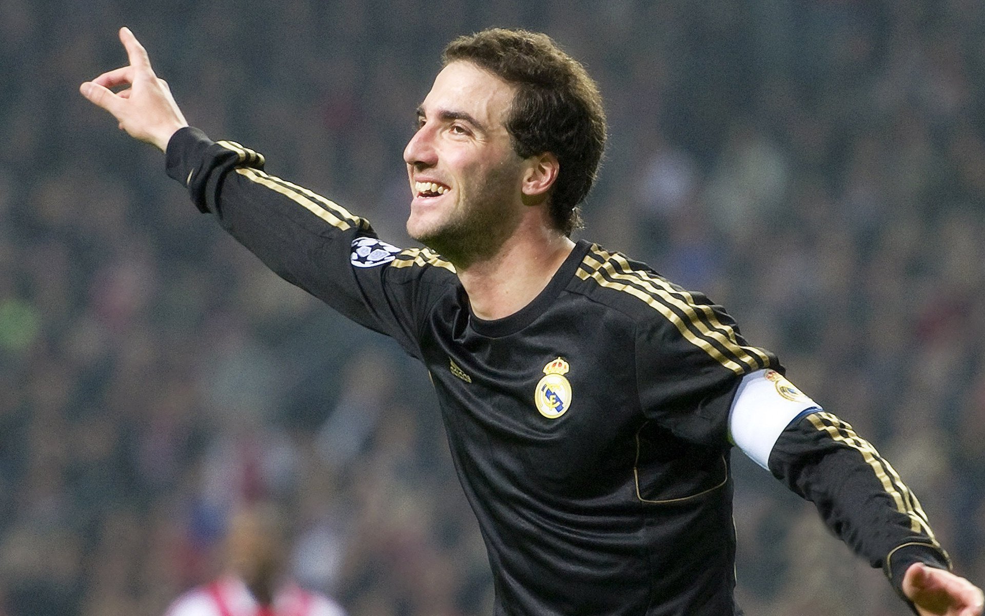 AC MILAN APP-体育新闻中心优化体育赛事直播信号传输技术，体育直播信号源